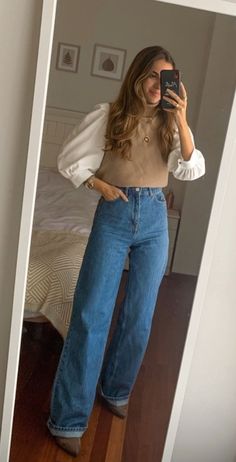 #streetStyle #fashionTrends #fashionBloggers #fashionLovers #fashiondesigner #Outfit #Outfitoftheday #ootd #fashionweek #Fashion #Dailylook #style #styleinspiration #womenfashion #pinterestfashion #pinterestaesthetic #discoverunder #pinterestinspired #styleinspo #Womenstyle Wide Leg Jeans Outfit, Look Adidas, Estilo Indie, Skandinavian Fashion, Maxi Dresses Fall, London Outfit, Uni Outfits, Cold Outfits, Velvet Midi Dress