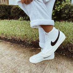 Sneaker Trend, Trendy Shoes Sneakers, Streetwear Mode, Blazer Outfit, Sneakers Mode