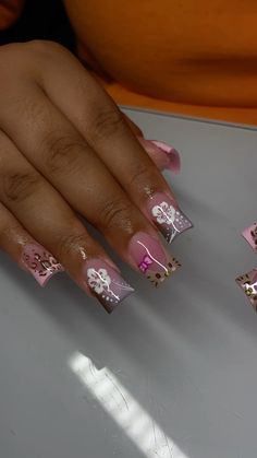 #nails #hellokittynails French Tip Short Nail Ideas, Abstract Nails Pink, Brown Hello Kitty Nails, Dope Nail Designs Short Length, Short Hello Kitty Nails, Hello Kitty Nails Short