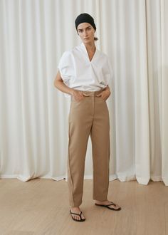 Stockholm Spring, Drawstring Sleeve, Fashion Trousers, Fashion Minimal, 2018 Fashion, Fashion 2018, Fashion Show Collection, Spring Summer Outfits, Contemporary Fashion