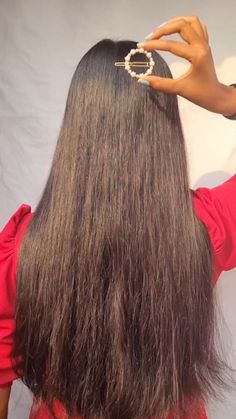 "2024 Hair Trends: Beautiful and Stylish Hairstyles for Women" New Dressing Style For Women, Hairstyle For Wedding Simple, Hair Styles Open Hair Hairstyles, Hair Leave Hair Styles, Haïr Style For Function, Minimal Hair Accessories, Quick Hairstyles For Wedding, Hảir Style Simple Wedding, How To Style Clips In Your Hair