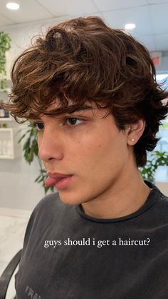 Brown Hair Man Aesthetic, Overgrown Hair Men, Messy Slick Back Hair Men, Hair Inspo Men, The Flow Hairstyle Men, Curly Haircut Men, Aj Mitchell, Mens Haircuts Straight Hair, Brown Hair Men