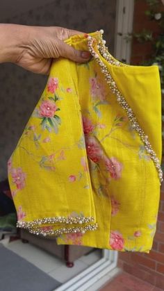 Jute Saree, Hand Worked Blouse, Blouse Handwork, Worked Blouse, Handwork Blouse, Embroidery Border, Latest Blouse Designs Pattern, New Saree Blouse Designs, Latest Model Blouse Designs