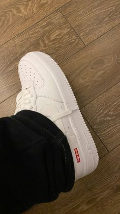 Boys Shoes Aesthetic, White Air Force Ones Outfit, Supreme Aesthetic, White Shoes Outfit, Pretty Sneakers, Boys Fits, African Shirts For Men, Trendy Shoes Sneakers, Nike Fashion Shoes