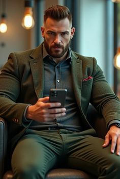 Green Suits, Leather Jacket Outfit Men, Kfc Recipe, Mens Fashion Business, Green Suit, Leather Jacket Outfits, Dapper Men, Muscular Men