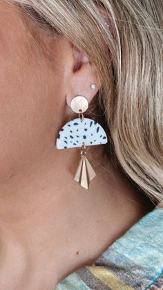 Elevate your look with this clay dangle-style earring. Featuring a clay design and gold dangle detail Dangle earrings Michelle McDowell Daisy Earrings, Clay Design, Elevate Your Look, Accessories Jewelry Earrings, Polymer Clay Earrings, Clay Earrings, Polymer Clay, Jewelry Accessories, Dangle Earrings