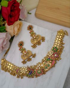 Cocktail Necklace, Antique Necklaces Design, Bridal Jewelry Vintage, Antique Jewellery Designs, Beautiful Gold Necklaces, Antique Bridal Jewelry, Indian Jewellery Design Earrings, Antique Jewelry Indian, Antique Gold Jewelry