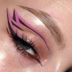 Liner Ideas, Futuristic Makeup, Morning Makeup, Purple Eye Makeup, Eye Decor, Work Makeup, Eye Makeup Techniques