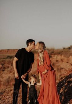 50+ Creative Maternity Photoshoot With Toddler Ideas [2023]: Tips, Poses, And Outfits For Great Photos Dark Green Dress Maternity Photos, Phoenix Maternity Photos, Desert Maternity Shoot Family, Family Of 3 And Pregnant Photo Ideas, Pregnant Picnic Photoshoot, Boho Family Maternity Photos, Fall Family Photos Maternity, Fall Family Photos Pregnant, Pregnant Family Photoshoot