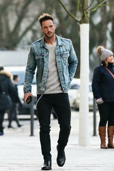 Mens Street Style Looks To Help You Look Sharp  #mens #fashion Fox Outfit, Magic Fox, Men Styling, Checkered Jacket, Characters Design, Hipster Man, Guy Stuff, Mens Fashion Blog, Outfit Jeans