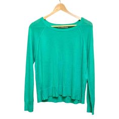 Zara Women's Cropped Crewneck Pullover Sweater Green - Size M. Pre-Owned. Never Worn Materials: 50% Viscose 50% Acrylic Measurements: Chest Armpit To Armpit Appx. 20" Green Casual Long Sleeve Top For Layering, Casual Green Long Sleeve Top For Layering, Green Long Sleeve Top For Spring Layering, Spring Green Long Sleeve Top For Layering, Green Crew Neck Knit Top For Layering, Zara Long Sleeve Fine Knit Sweater, Zara Crew Neck Fine Knit Tops, Zara Fine Knit Crew Neck Top, Zara Long Sleeve Knit Top For Layering