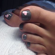 Charcoal with pink hearts Simple Toe Nails, Pedicure Designs Toenails, Unghie Sfumate, French Pedicure, Pedicure Colors, Pretty Toe Nails, Cute Toe Nails, Pedicure Designs, Super Nails