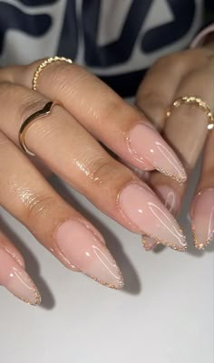 Almond Nails On Short Nail Beds, Nude Oval Acrylic Nails, Oval Nails Trendy, Nude Glam Nails, Nude Oval Nails, Trendy Oval Nails, Classy Nude Nail Designs, Luxury Nails Classy, Classy Nude Nails