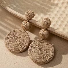 New Lightweight Tan Colored Raffia Earrings See Pics For Measurements Raffia Earrings, Black Hoops Earrings, Round Dangle Earrings, Brass Hoop Earrings, Paper Handmade, Summer Earring, Watches Women Fashion, Fabric Jewelry, Online Earrings