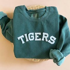 Cozy up with our Comfort Colors Custom Crewneck Sweatshirt during fall and football season! Perfect way to show your school spirit all year round! - Our sweatshirt material is super soft and high quality! ♡ - Garment-Dyed Sweatshirt (Sustainable style)  - 80% cotton, 20% polyester - All our sweatshirts run a UNISEX fit. (Both for men and women) They fit true to size. But if you like a more baggy look, we highly recommend sizing up. - These letters are embroidered iron-on patches that have been h Sporty University Logo Tops For Game Day, Sporty Tops With University Logo For Sports Events, Collegiate Tops With University Logo For Game Day, Crew Neck T-shirt With University Logo For Fall, Sporty College Tops With University Logo, College Letter Print T-shirt For Fall, Casual Tops With University Logo For Game Day, Team-colored Tops With University Logo For School Spirit, University Logo Tops For Sports Season