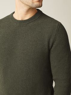 Dark Green Chunky Knit Cashmere Crew Neck | Luca Faloni Apres Ski Wear, Timeless Knitwear, Chunky Jumper, Guys Clothing Styles, Cashmere Yarn, Cashmere Jumper, Northern Italy, Crew Neck Jumper, Dark Khaki