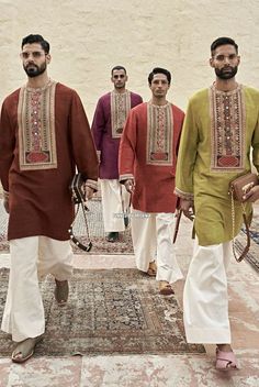 Indian Street Wear Men, Free Spirit Outfit Men, Indian Traditional Wear Men, Sabyasachi Menswear Kurta, Male Indian Outfits, Veshti Sattai Men, Men’s Kurta, Indian Street Wear, Sabyasachi Men