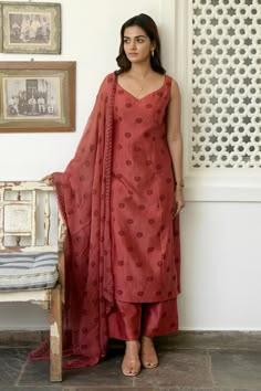 Design Kurta, Red Kurta, Sari Design, Trendy Outfits Indian, Lehenga Designs Simple