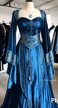 Medival Royal Dress, Princess Old Dresses, Medieval Fantasy Dress Blue, Medieval Fancy Dress, Modest Medieval Dresses, Royal Dresses Fantasy Medieval Gown, Medieval Princess Dress Blue, Aesthetic Medieval Dress, Fantasy Fancy Dress