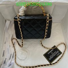 Size: 17cm It comes with Dust box, Care manual, Tag, and Paper bag. New Handbags, Paper Bag, Fashion Statement, Wellness Design, Clutch Bag, Chanel, Things To Come, Shoulder Bag, Tote Bag