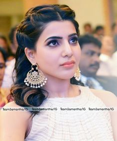 South Indian Hairstyles For Short Hair, Short Hairstyle For Saree, Samantha Hairstyles, Front Hair Styles For Wedding, Black Hair Types, Hairstyle Tips, Engagement Hairstyles