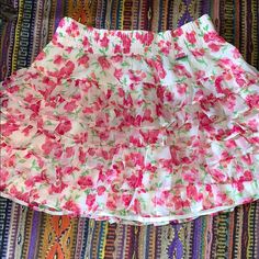 Nwot Hollister Floral Ruffle Skirt Spring Ruffled Flowy Skort, Spring Ruffled Full Mini Skirt, Spring Full Ruffled Mini Skirt, Flowy Spring Skort With Lined Skirt, Spring Flowy Lined Skort, Flowy Lined Skort For Spring, Floral Ruffle Skirt, Personal Things, Pretty Bags