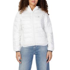 As temperatures start to cool, the Keeping Warm Tommy Hilfiger Jacket has your back. Made from high-quality material, it’s finished with a hooded neckline and two front pockets. Practical too, the elasticized cuffs and waist, alongside the zipper closure, will ensure you and any of your items are safe at all times. Tommy Hilfiger Jeans Woman, Hooded Jean Jackets, Fall Winter Jacket, Men Trousers, Polyester Jacket, Tommy Hilfiger Jackets, Tommy Hilfiger Jeans, White Jacket, Jeans Women