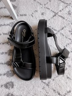 Our Nikita Platform Sandal features a faux leather teva style look, low 2 inch platform, comfort fit, chunky sole, chic athletic look. Sizing: Could size down .5 size from normal. Example true size 7 could go with size 6.5. Teva Style, Black Platform Sandals, Athletic Looks, Black Platform, Short Leggings, Platform Sandals, Denim Pants, Set Dress, Athleisure