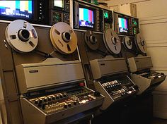 there are many different types of electronic devices on display in this room, including the control panel