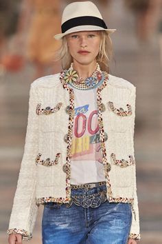 Chanel Fashion Show, Chanel Resort, Estilo Hippie, Chanel Inspired, Chanel Couture