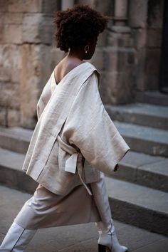 Linen Kimono Top Linen Kimono Linen Blouse Linen Kimono - Etsy Lithuania Abaya Business, Kimono Linen, Blouse Dress Outfit, Oversized Tunic Dress, Leather Blouse, Beige Minimalist, Linen Kimono, Kimono Blouse, Mode Kimono