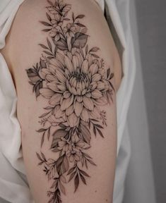 Check tattoos from various tattoo artists around the world, all in one place. Chrysanthemum And Morning Glory Tattoo, Crysthanamum Flowers Tattoo, Chrysanthemum Rib Tattoo, Chrysanthemum Tattoo Fine Line, Chrysanthemum Tattoo Thigh, Chyrasantemum Tattoo, Thigh Tattoo Flowers, Chrisantem Tattoo