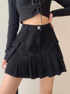 Y2K CARGO DENIM MINI SKIRT Styl Grunge, Summer Punk, Denim Pleated Skirt, Mini Skirt Summer, Look Grunge, Skirt Streetwear, High Waisted Pleated Skirt, Rock Outfit, Black Pleated Skirt