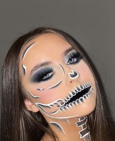 Halloween Makeup Looks Skeleton, Makeup Halloween Ideas Creative, Hallowen Ideas Makeup, Haloween Mackup Ideas, Pretty Halloween Makeup Looks, Hallowen Schminke, Creative Halloween Makeup Looks, Calavera Halloween, Creepy Clown Makeup