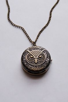 owl pocket watch , i have been looking for one of these EVERY were i want one about 32" long i want one so bad Owl Accessories, Watch Locket, Mens Jewellery, Pocket Watch Necklace, Compass Rose, Steampunk Design, Owl Jewelry, Pocket Watches, Watch Necklace