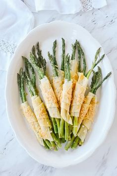 25+ Phyllo Dough Recipes - The Kitchen Everything Asparagus Appetizer, Savory Brunch Recipes, Recipe Asparagus, Wrapped Asparagus, Cheese Puff Pastry, Phyllo Dough, Party Appetizer, Vegan Appetizers