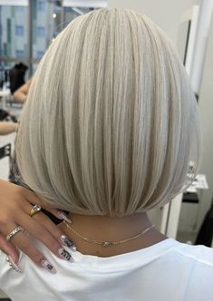 Blond Bob, Classic Bob Haircut, Bob Haircut Ideas, Blonde Bob Haircut, Bob Pixie, Corte Bob, Chin Length Hair, A Bob, Bob Hairstyles For Fine Hair