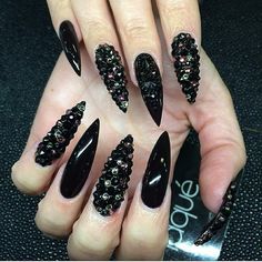 Black stiletto nails Sculpted Nails, Stiletto Nail Art, Swarovski Nails, Studded Nails, Stiletto Nails Designs, Glass Nails