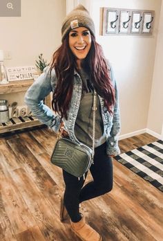 Motherhood Outfits, Beanie Outfits, Carhartt Beanies, Chelsea Houska, Chelsea Deboer, Beanie Outfit, Look Legging, Mommy Outfits, Itzy Ritzy