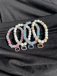 These are hand beaded bracelets for all the Kitty lovers out there! They're made from elastic so they can fit on almost any wrist. Bracelets String, Hello Kitty Bracelet, Girly Bracelets, Matching Jewellery, Beads Bracelet Design, Friend Group, Bracelet Design, Accessories Ideas