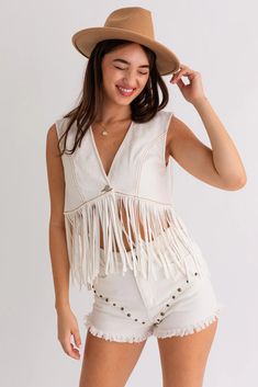 25 Must-Have Trendy Country Concert Outfits for Summer 2024: Cowgirls to Denim Dreams 41 Text Codes, Upcycling Clothes, Lace Bralette Top, Studded Shorts, Fringe Vest, Country Concert Outfit, Loose Fitting Tops, Vest White, Bralette Tops