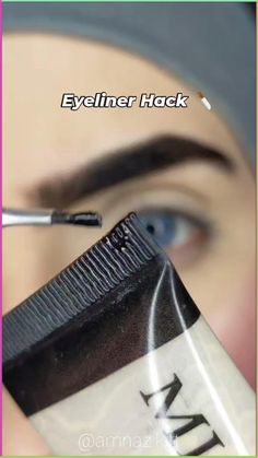 Quick eyeliner hack for my beginner besties 🌸, if you follow the steps you can definitely apply a perfect liner, and if you're not a beginner just share with fellow besties who struggle to apply eyeliner 🌸
. 
( eyeliner hack, quick eyeliner hack, eyeliner application, quick tip, quick tutorial, makeup ideas) 
. 
#eyelinertutorial #eyelinerhacks #eyeliner #makeupideas #makeup #eyeliner #eyes #eyebrows #eyeshadow #quicktutorial #quicktips #beginnersmakeup #hack101 #makeuphacks #makeupgoals How To Apply Eyeliner Pencil, Pencil Eyeliner For Beginners, Tightlining Eyes, Quick Eyeliner, Eyeshadow Guide, Goth Makeup Tutorial, Tutorial Eyeliner, Eyeliner Application, Eyeliner Techniques