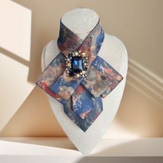 Elevate your look with this stylish Blue Bow Tie for Women! This chic pattern necktie necklace is a versatile accessory that adds a touch of elegance to any outfit. Whether you're dressing up for a special occasion or adding a unique flair to your everyday look, this tie for women is the perfect choice. This trendy accessory also makes a thoughtful and unique gift idea for Mom or a fashion-forward friend. Make a statement with this stylish and versatile bow tie necklace! Product name: Tie for wo Business Women Office, Women Office Wear, Necktie Necklace, Necklace Tie, Tie Brooch, Gift Idea For Mom, Necklace Product, Tie For Women, Blue Bow Tie