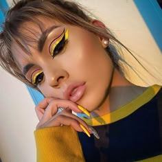 Rave Makeup, Eye Makeup Designs, Graphic Liner, Edgy Makeup, Bold Makeup, Makeup Eye Looks, Creative Eye Makeup