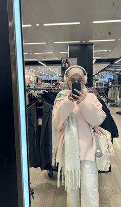 Hijab Fashion Inspiration Winter, Hijabi Winter Outfits, Halal Outfits, Outfits Muslim, Modest Girly Outfits, Hijabi Fits, Outfits Modest, Winter Skirt Outfit, Muslim Outfits