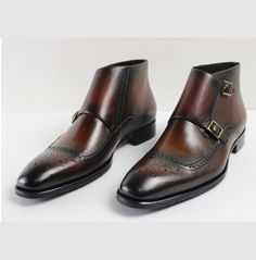 Men Leather Boots, Boots With Buckles, Outfit Suit, Mens Dress Boots, Leather Chukka Boots, Brogues Men, Gentleman Shoes, Oxford Brogues, Awesome Shoes