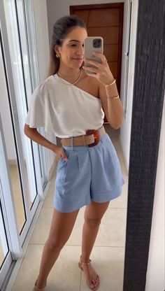 Elegant Shorts Outfit Classy, Look Short Azul, Outfit Short Azul, Look Short Jeans, Short Azul, Look Office, Elegante Casual, Basic Outfits