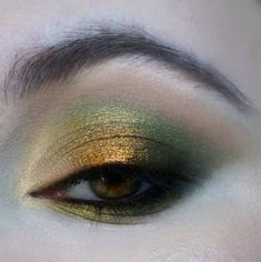 Gold Makeup Green Eyes, Makeup For Ginger Hair Green Eyes, Chartreuse Eye Makeup, Forest Eye Makeup, Forest Witch Makeup Ideas, Brown Green Makeup, Autumn Witch Makeup, Green Formal Makeup, Dark Fairy Fashion