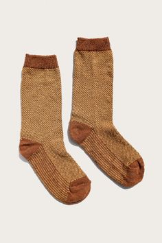 Made largely from recycled materials, our Helix socks are one size fits most and designed to keep you warm, cozy, and dry. Women's size 7-11 Men's size 6-10 66% Recycled Cotton, 18% Recycled Polyester, 11% Nylon, 4% Other, 1% Spandex Recycled blend material Made in the USA Granola Socks, Comfortable Brown Socks For Outdoor, Ochre Accessories, Brown Winter Outdoor Socks, Cotton Socks Brown, Overalls And Sweater, Company Gifts, Helix, Mitten Gloves