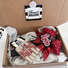 Cheer Showcase Gifts, Cheer Clothes Pins, Cheer Gifts For Team, Cheer Gift Ideas, Cheer Gift Bags, Cheerleading Crafts, Cheer Practice Outfits